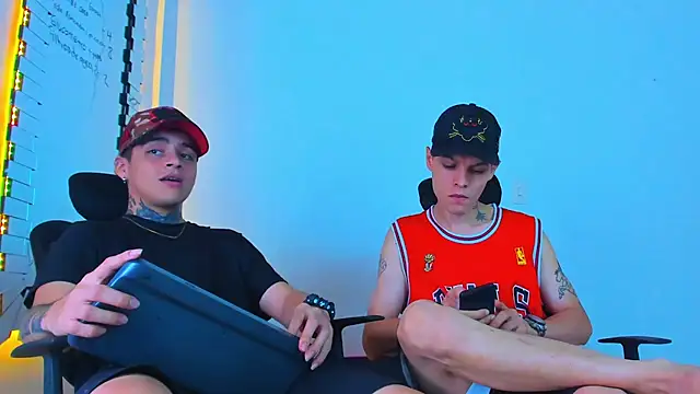 Snapshot of Thomas-Wil chatting on 02/10/26, 05:55 Thomas-Wil online show from 02/10/26, 05:55