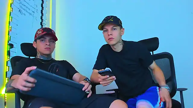 Snapshot of Thomas-Wil chatting on 02/11/26, 01:21 Thomas-Wil online show from 02/11/26, 01:21