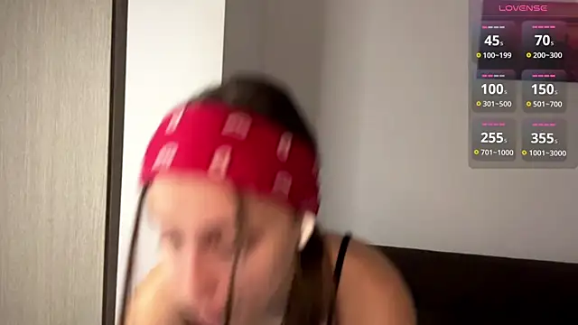 Snapshot of EvaRenard chatting on 04/05/26, 05:10 EvaRenard online show from 04/05/26, 05:10