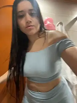 Snapshot of Veronica_Wins_ chatting on 04/02/26, 04:04 Veronica Wins online show from 04/02/26, 04:04