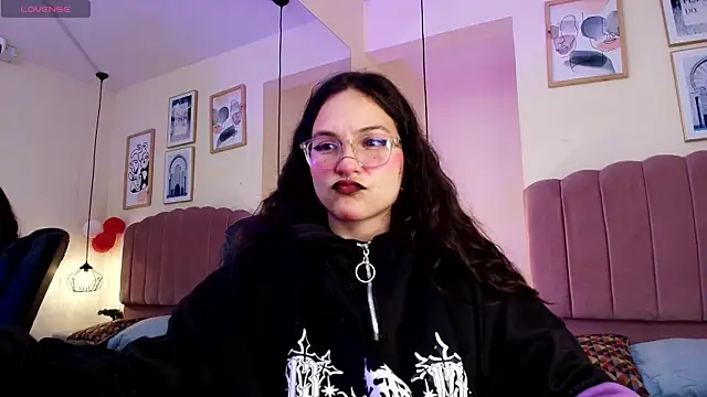 Snapshot of Hanabie_ chatting on 04/28/26, 03:22 Hanabie online show from 04/28/26, 03:22