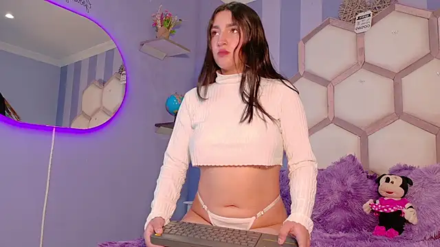 Snapshot of yvi_taylor chatting on 03/20/26, 12:43 yvi taylor online show from 03/20/26, 12:43