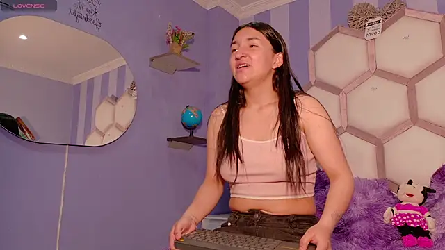 Snapshot of yvi_taylor chatting on 04/06/26, 12:39 yvi taylor online show from 04/06/26, 12:39