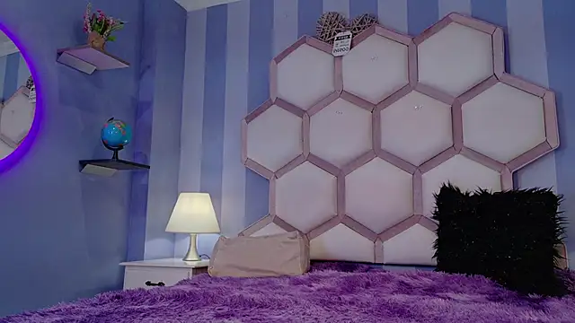 Snapshot of yvi_taylor chatting on 04/07/26, 11:54 yvi taylor online show from 04/07/26, 11:54