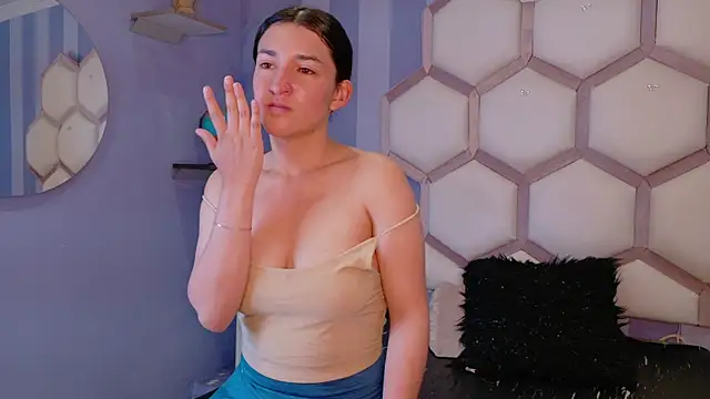 Snapshot of yvi_taylor chatting on 04/10/26, 11:48 yvi taylor online show from 04/10/26, 11:48