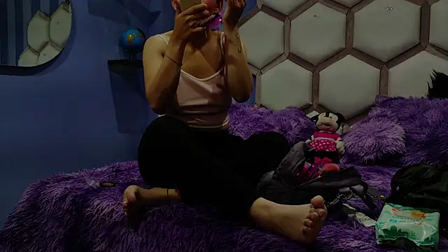 Snapshot of yvi_taylor chatting on 04/17/26, 01:14 yvi taylor online show from 04/17/26, 01:14