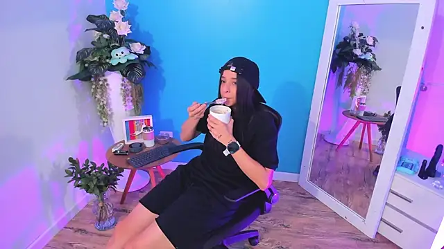 Snapshot of ViictoriiaSaenz chatting on 02/24/26, 04:43 ViictoriiaSaenz online show from 02/24/26, 04:43