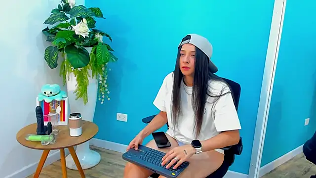 Snapshot of ViictoriiaSaenz chatting on 03/02/26, 04:47 ViictoriiaSaenz online show from 03/02/26, 04:47