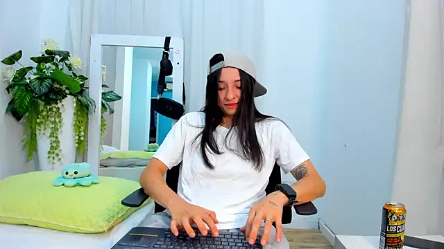 ViictoriiaSaenz online show from 04/29/26, 05:22