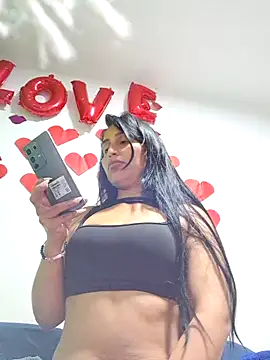 Snapshot of LunaRouuse_ chatting on 02/19/26, 02:18 LunaRouuse online show from 02/19/26, 02:18