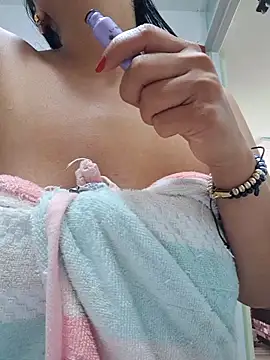 Snapshot of LunaRouuse_ chatting on 03/20/26, 02:33 LunaRouuse online show from 03/20/26, 02:33