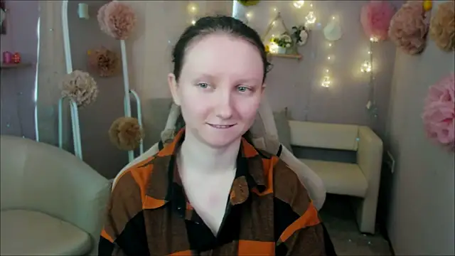 Snapshot of SunshineBlaze chatting on 05/17/26, 05:49 SunshineBlaze online show from 05/17/26, 05:49