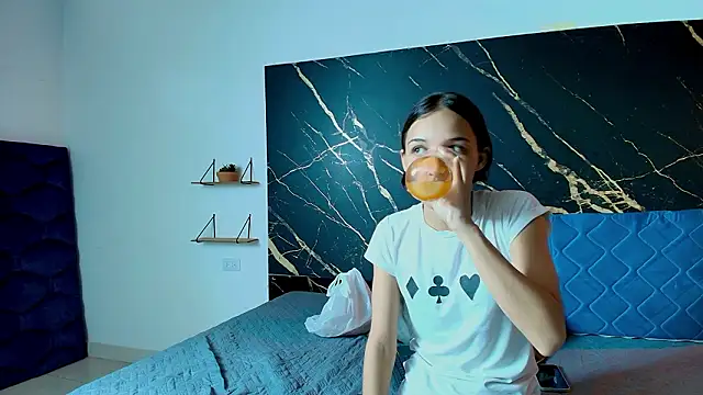 Snapshot of uncontrolled_fire chatting on 03/14/26, 07:30 uncontrolled fire online show from 03/14/26, 07:30