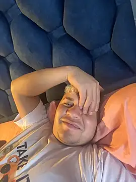 Snapshot of uncontrolled_fire chatting on 03/23/26, 09:30 uncontrolled fire online show from 03/23/26, 09:30