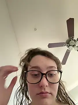 Snapshot of julia4thewin chatting on 03/05/26, 08:49 julia4thewin online show from 03/05/26, 08:49