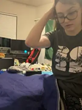 Snapshot of julia4thewin chatting on 04/24/26, 02:36 julia4thewin online show from 04/24/26, 02:36