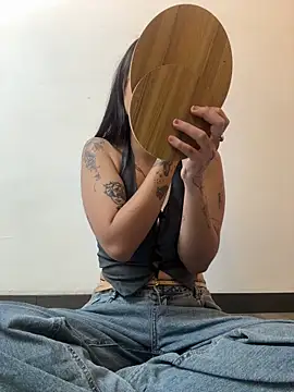 Snapshot of Abriil_cutee chatting on 04/11/26, 02:21 Abriil cutee online show from 04/11/26, 02:21