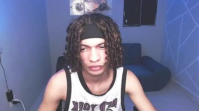 Snapshot of Axel_fox77 chatting on 07/22/26, 01:19 Axel fox77 online show from 07/22/26, 01:19