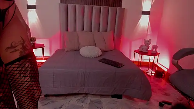 Isis Moon online show from 02/03/26, 07:30