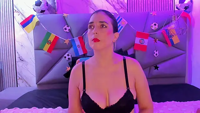 Snapshot of rousemonroe chatting on 06/24/26, 07:02 rousemonroe online show from 06/24/26, 07:02