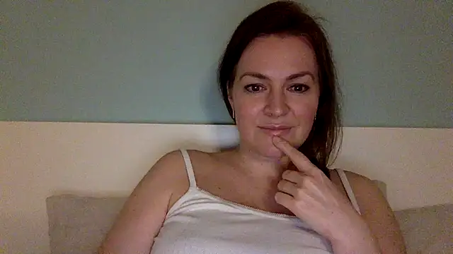 Snapshot of Ivoryne chatting on 04/11/26, 09:41 Ivoryne online show from 04/11/26, 09:41