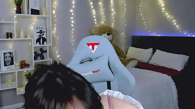 Snapshot of KikaOsterman chatting on 02/01/26, 12:15 KikaOsterman online show from 02/01/26, 12:15