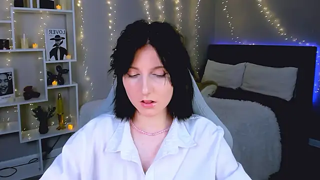 Snapshot of KikaOsterman chatting on 02/02/26, 06:50 KikaOsterman online show from 02/02/26, 06:50