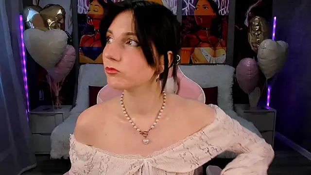 Snapshot of KikaOsterman chatting on 02/13/26, 12:45 KikaOsterman online show from 02/13/26, 12:45