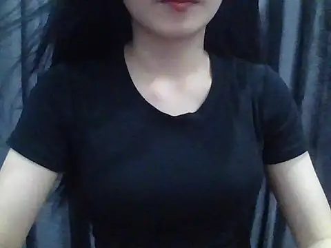 Snapshot of berry_alma06 chatting on 07/15/26, 02:33 berry alma06 online show from 07/15/26, 02:33