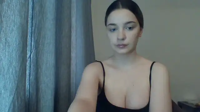 Snapshot of EvelineMagnetic chatting on 04/19/26, 02:16 EvelineMagnetic online show from 04/19/26, 02:16
