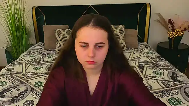 Snapshot of MikaFoxy chatting on 04/17/26, 05:32 MikaFoxy online show from 04/17/26, 05:32