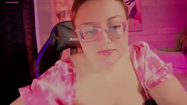 Snapshot of Mia_Franklyn chatting on 03/08/26, 01:36 Mia Franklyn online show from 03/08/26, 01:36