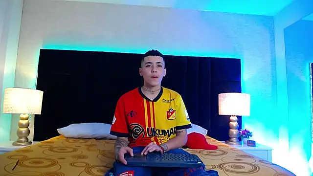 Raven Cox online show from 01/12/26, 05:23