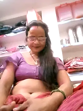 Snapshot of kiiuu_sexe chatting on 02/18/26, 05:03 kiiuu sexe online show from 02/18/26, 05:03