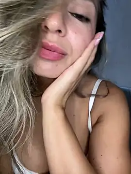 bebitas2  online show from 03/03/26, 12:06