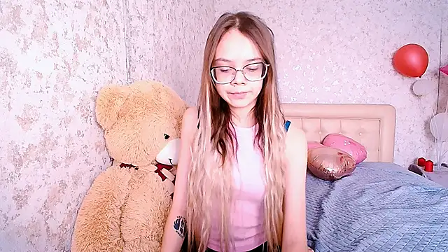 Snapshot of LolliStrawberry chatting on 03/07/26, 02:19 LolliStrawberry online show from 03/07/26, 02:19