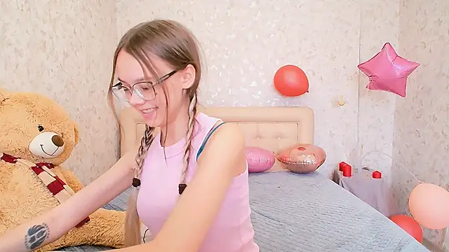 Snapshot of LolliStrawberry chatting on 03/13/26, 07:04 LolliStrawberry online show from 03/13/26, 07:04