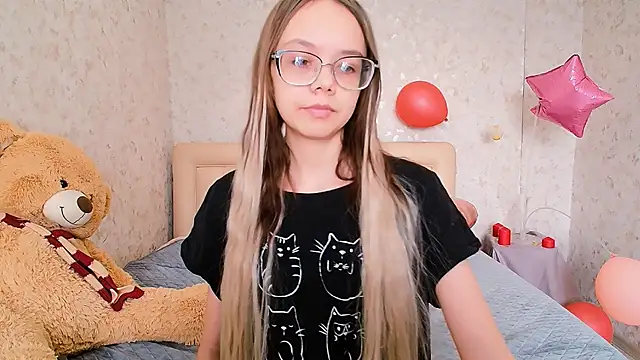 Snapshot of LolliStrawberry chatting on 03/14/26, 02:17 LolliStrawberry online show from 03/14/26, 02:17