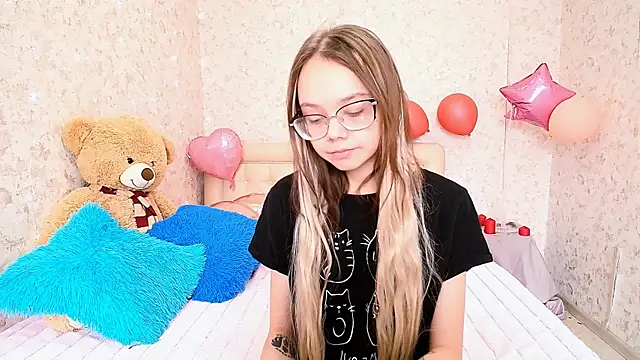 Snapshot of LolliStrawberry chatting on 03/16/26, 02:28 LolliStrawberry online show from 03/16/26, 02:28