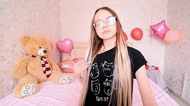 Snapshot of LolliStrawberry chatting on 03/16/26, 05:44 LolliStrawberry online show from 03/16/26, 05:44