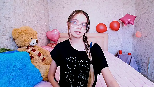 Snapshot of LolliStrawberry chatting on 03/21/26, 08:19 LolliStrawberry online show from 03/21/26, 08:19