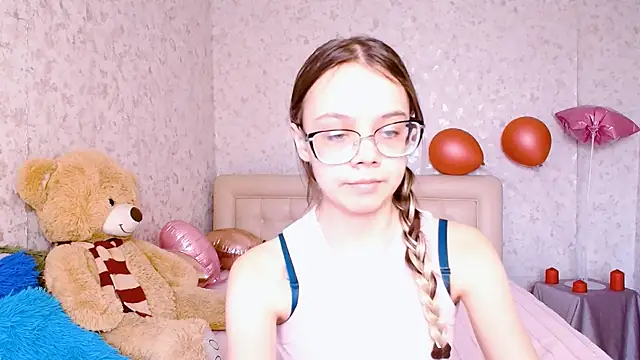 Snapshot of LolliStrawberry chatting on 03/25/26, 02:17 LolliStrawberry online show from 03/25/26, 02:17