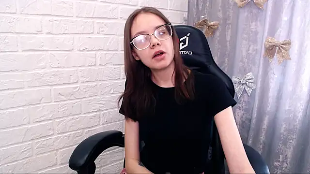 Snapshot of LolliStrawberry chatting on 03/29/26, 01:38 LolliStrawberry online show from 03/29/26, 01:38