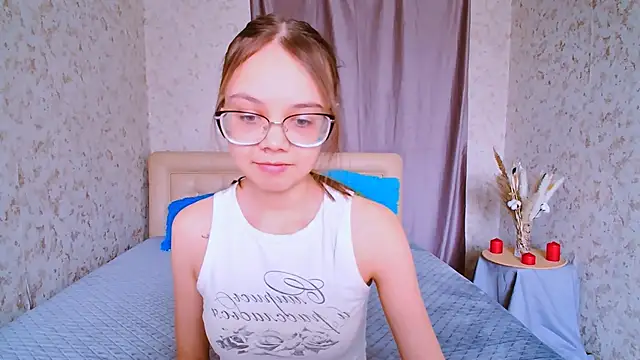 Snapshot of LolliStrawberry chatting on 04/05/26, 06:54 LolliStrawberry online show from 04/05/26, 06:54