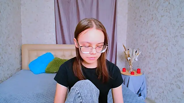 Snapshot of LolliStrawberry chatting on 04/10/26, 10:09 LolliStrawberry online show from 04/10/26, 10:09