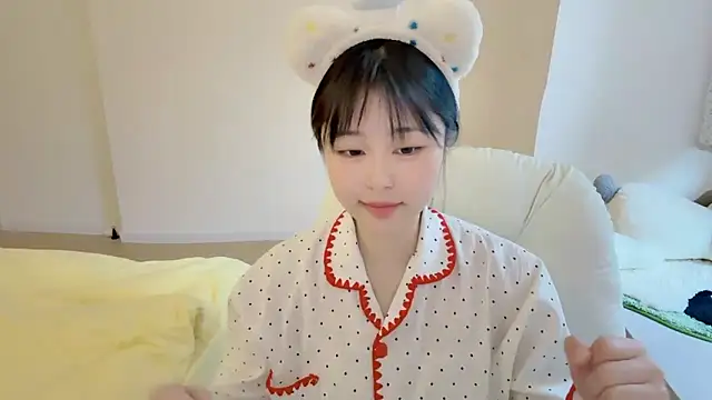 Snapshot of Onefiona chatting on 04/11/26, 04:17 Onefiona online show from 04/11/26, 04:17