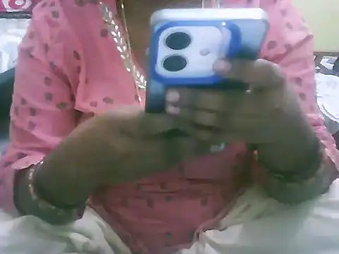 Snapshot of mohini_bhabhi chatting on 04/05/26, 12:24 mohini bhabhi online show from 04/05/26, 12:24