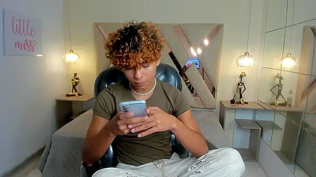 Snapshot of Anyelo_Twink chatting on 03/17/26, 09:01 Anyelo Twink online show from 03/17/26, 09:01