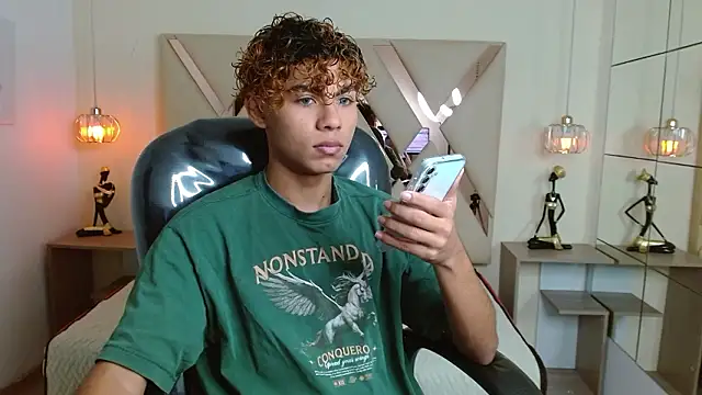 Snapshot of Anyelo_Twink chatting on 03/25/26, 04:40 Anyelo Twink online show from 03/25/26, 04:40