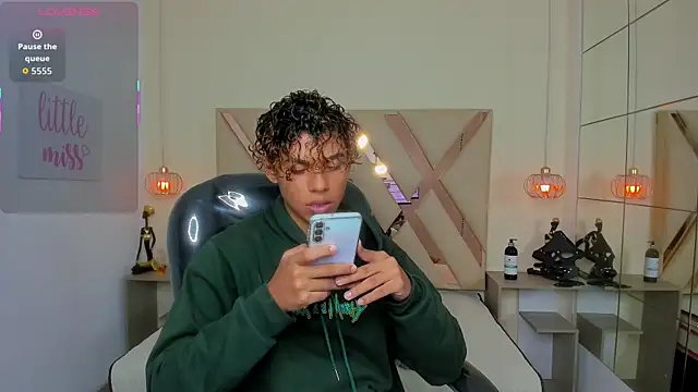 Snapshot of Anyelo_Twink chatting on 04/17/26, 04:59 Anyelo Twink online show from 04/17/26, 04:59